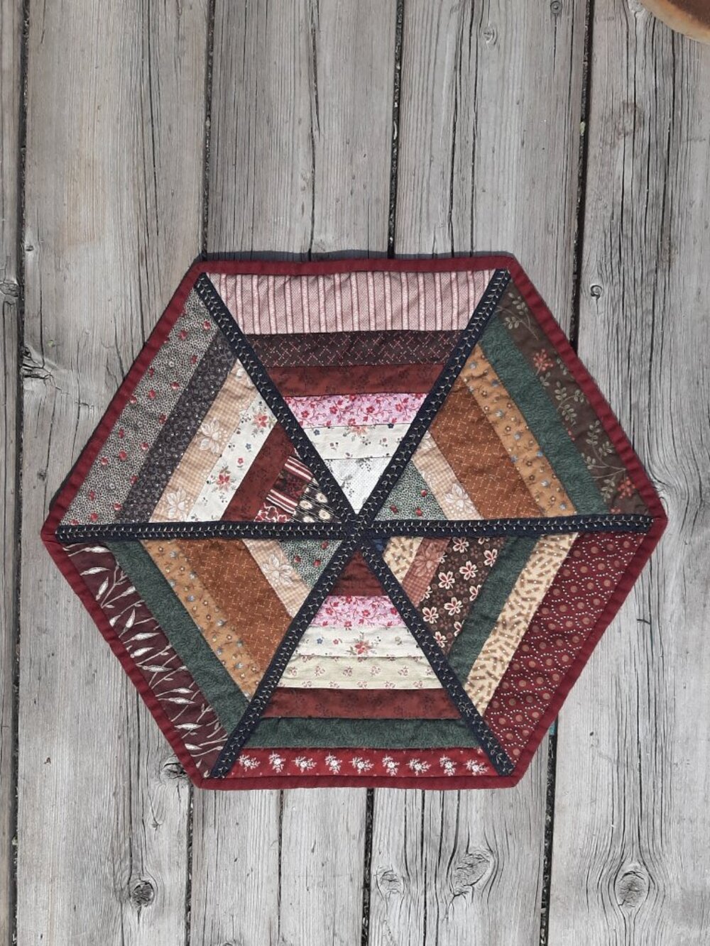 Handmade Quilted Table Center Piece Mat Hexagon 18" x 17"